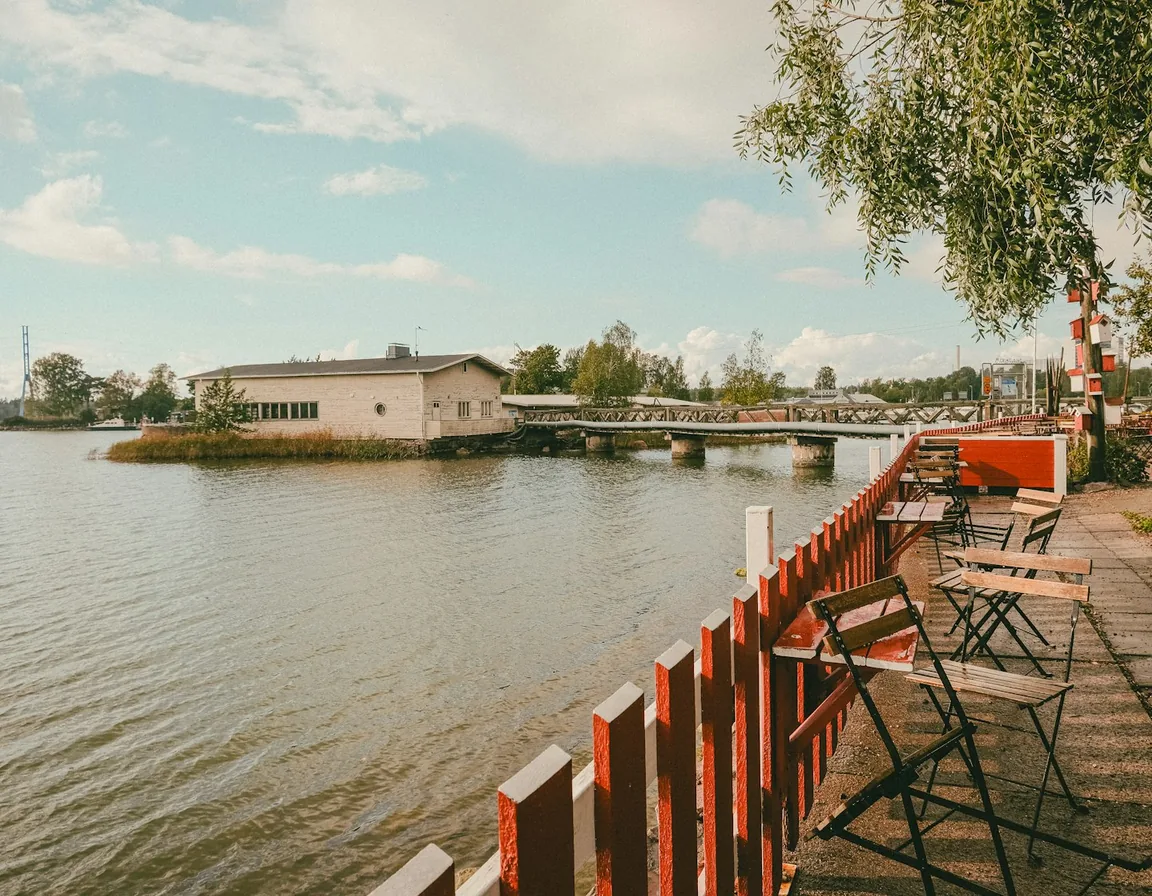 Летняя терраса у воды